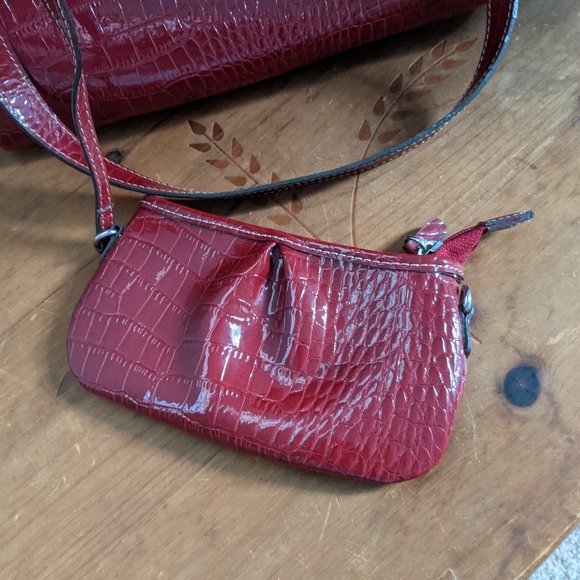Liz Claiborne Red Faux Alligator Shoulder Bag - Picture 3 of 3